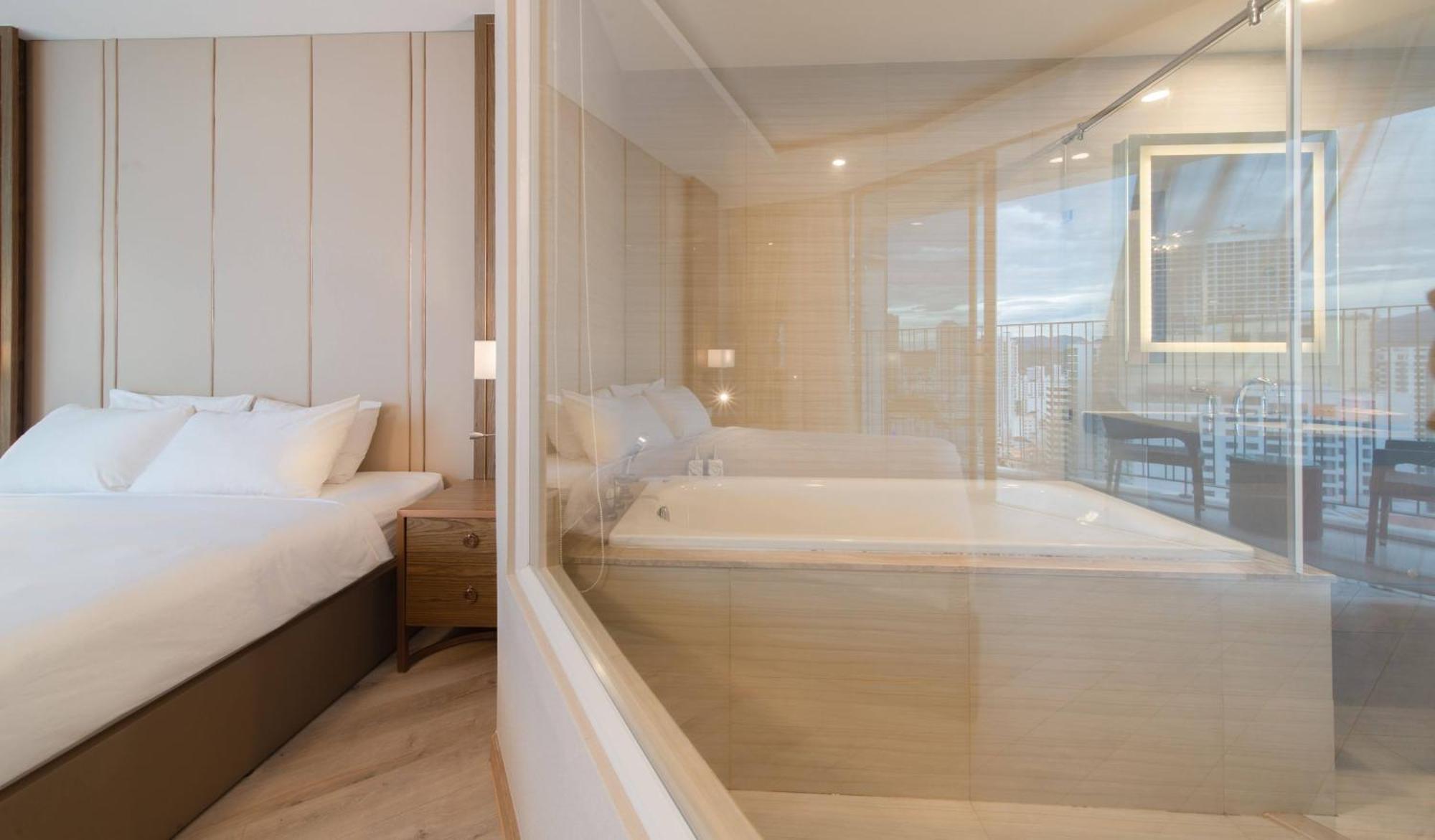Coastal Panorama Oceanfront Suites ญาจาง ภายนอก รูปภาพ