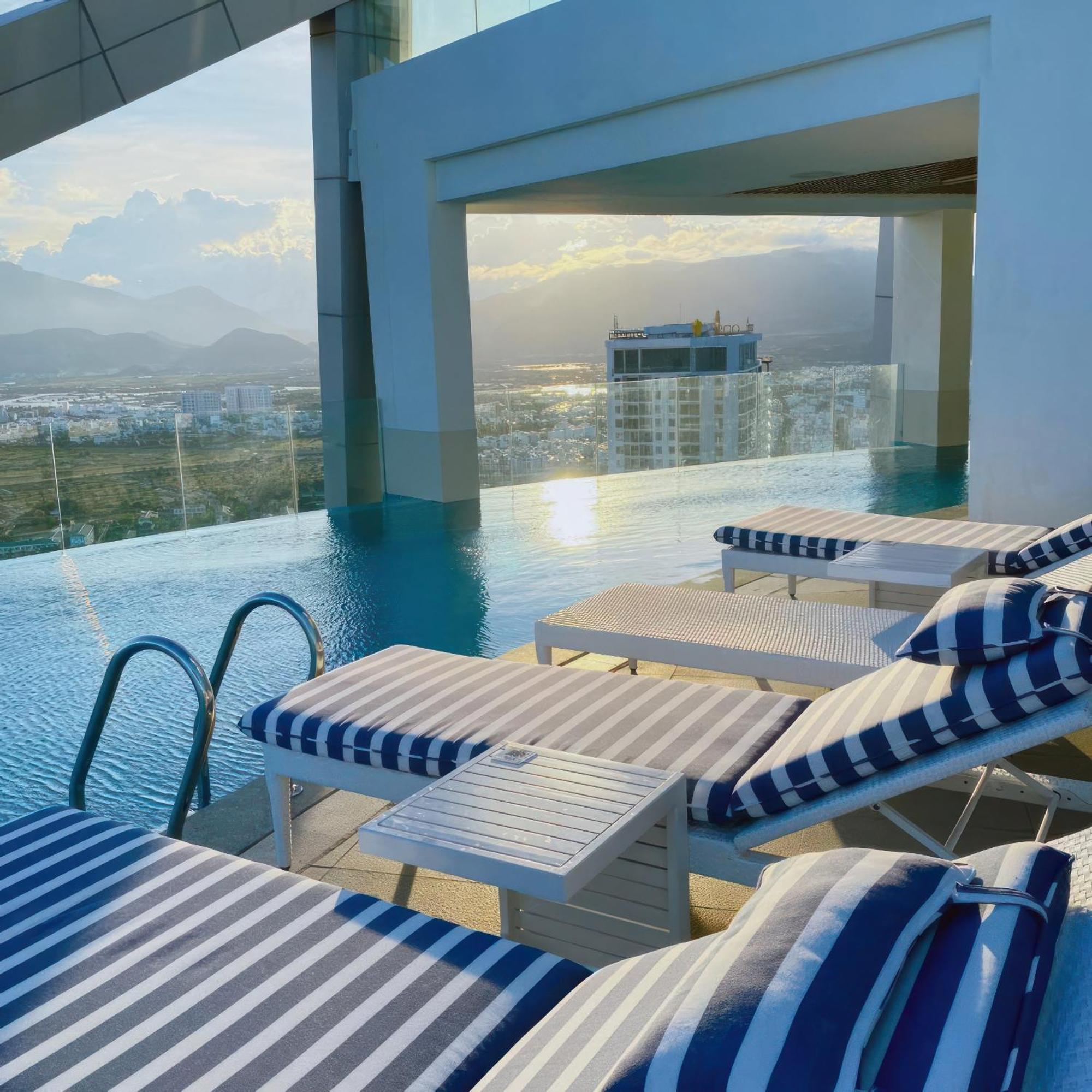 Coastal Panorama Oceanfront Suites ญาจาง ภายนอก รูปภาพ